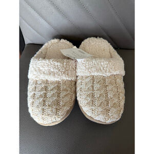 Women's Macy's Beige Knit & Sherpa Slippers Size 6